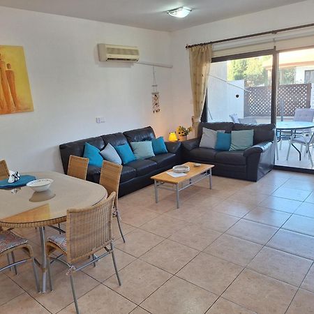 Pool Side 2 Bedroom Queens Gardens Complex Paphos Bagian luar foto
