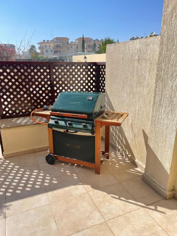 Pool Side 2 Bedroom Queens Gardens Complex Paphos Bagian luar foto