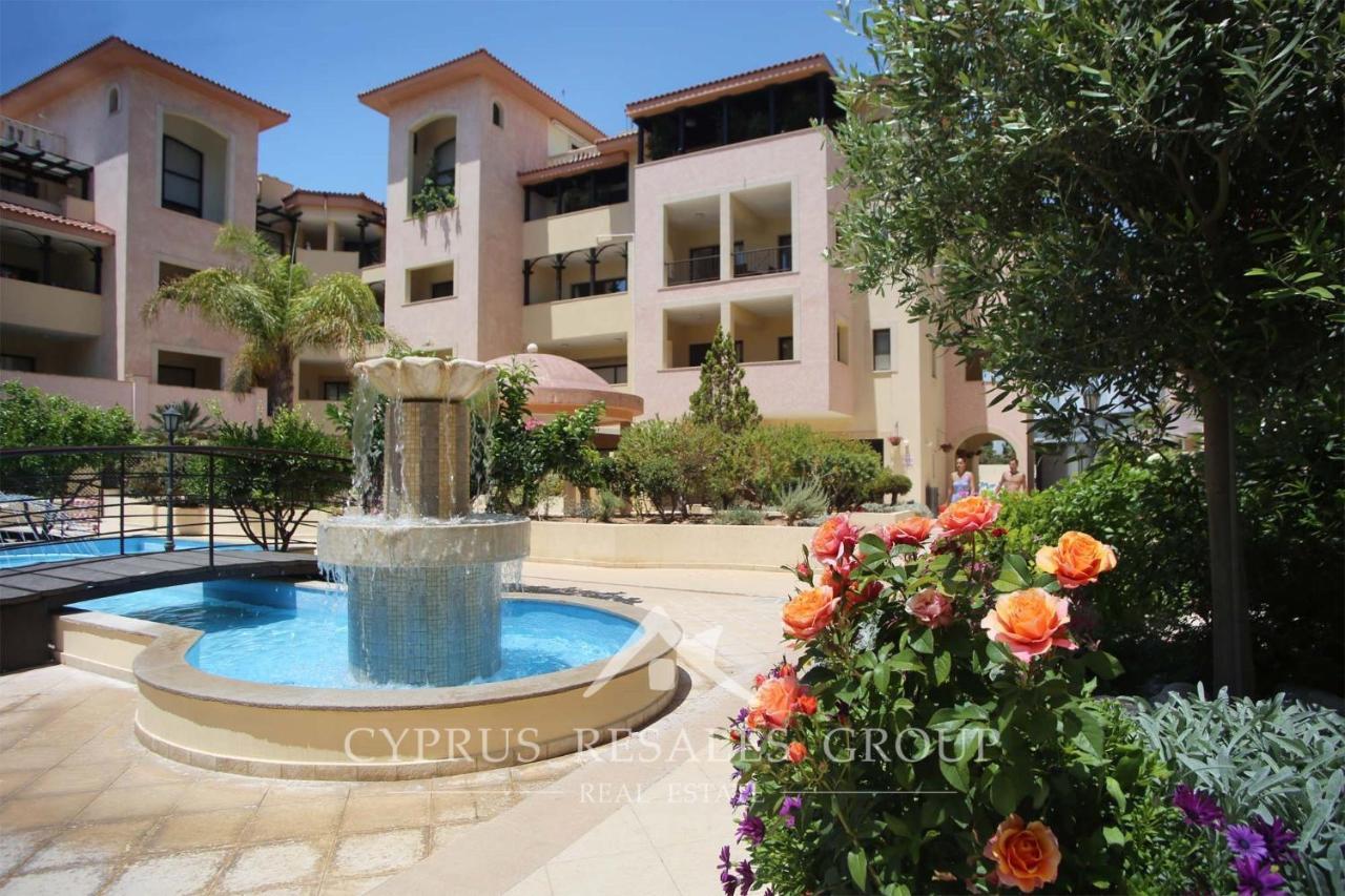 Pool Side 2 Bedroom Queens Gardens Complex Paphos Bagian luar foto