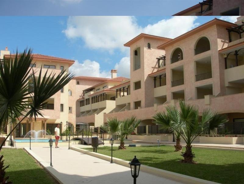 Pool Side 2 Bedroom Queens Gardens Complex Paphos Bagian luar foto