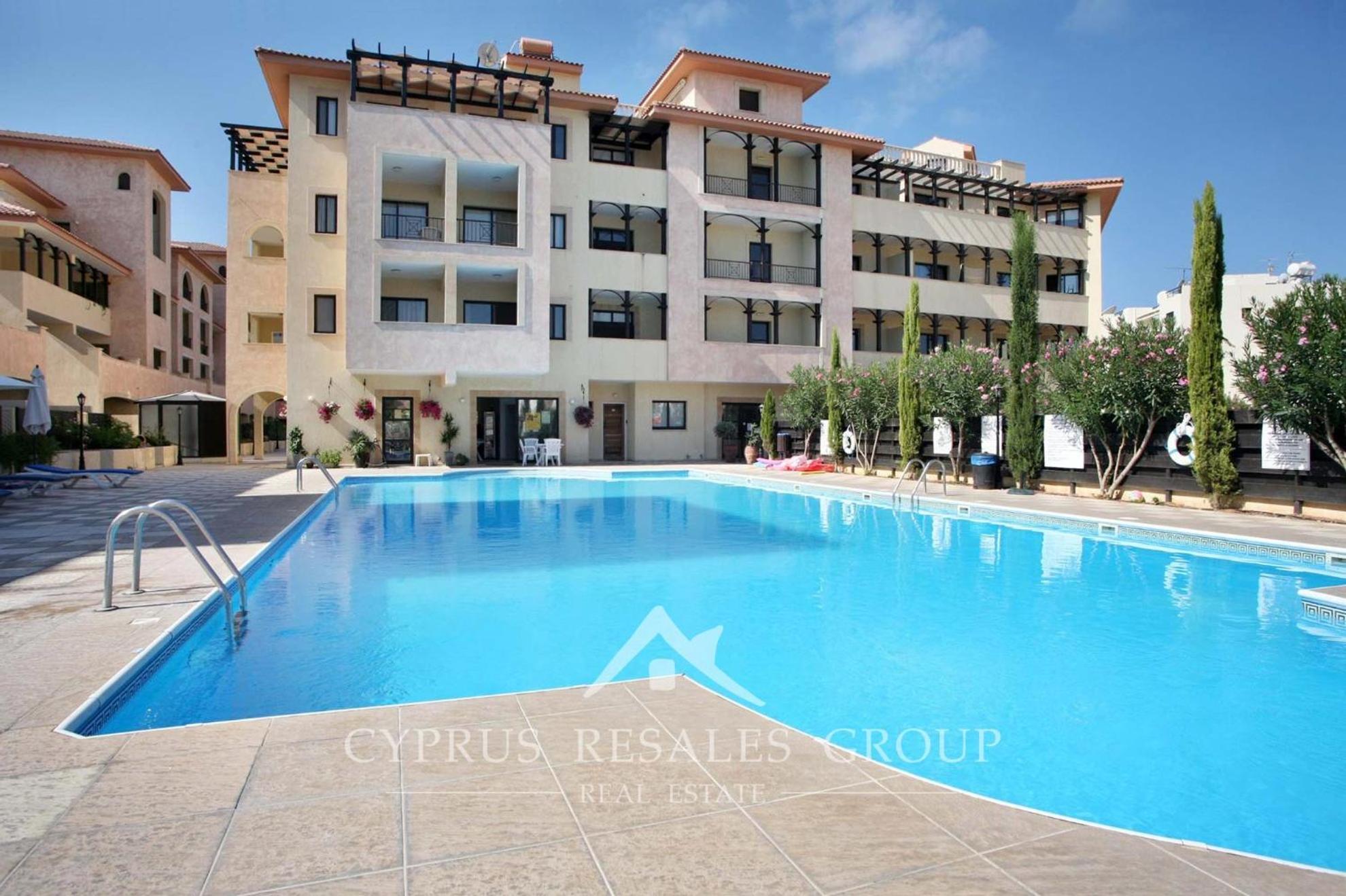 Pool Side 2 Bedroom Queens Gardens Complex Paphos Bagian luar foto