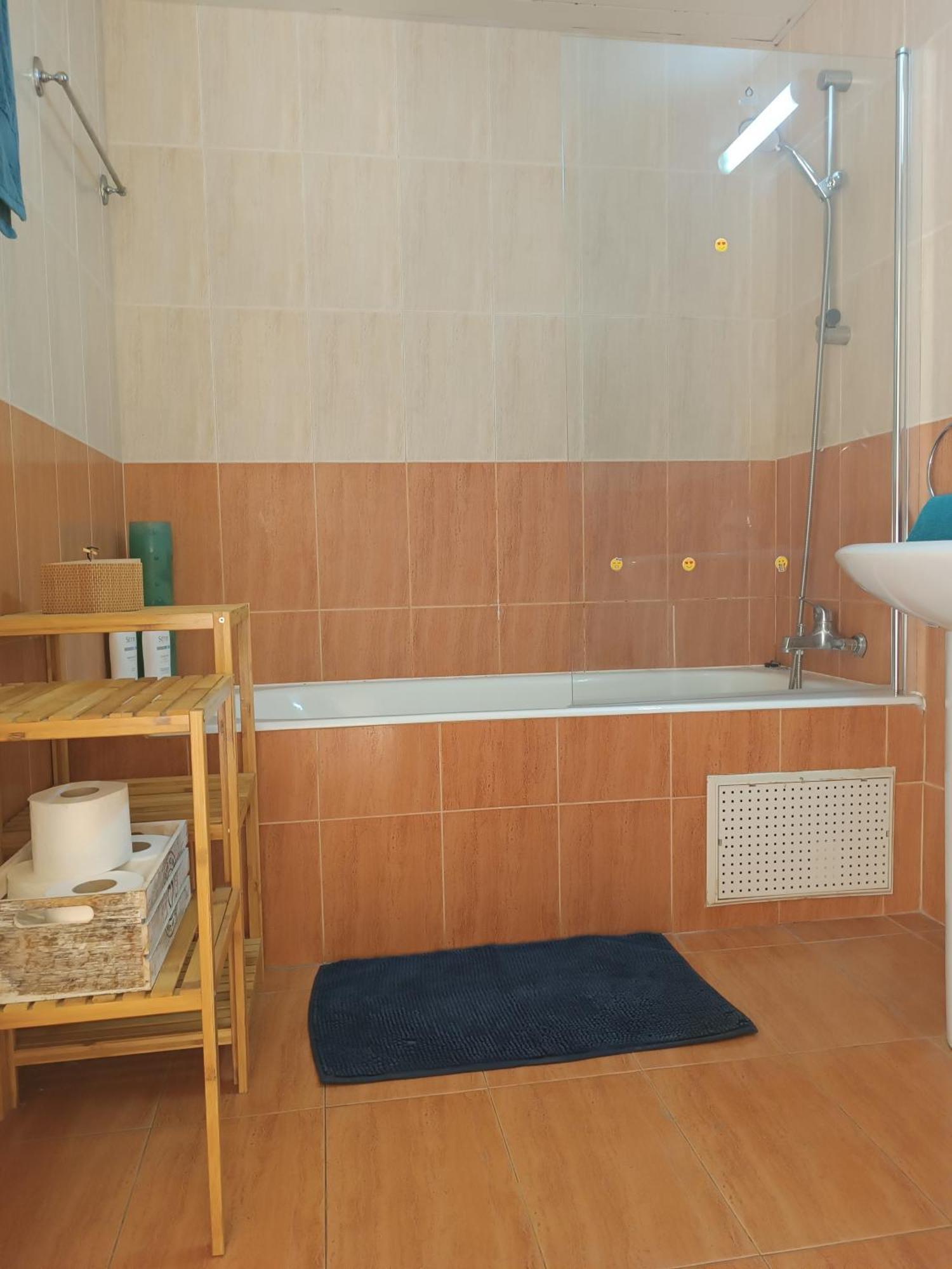 Pool Side 2 Bedroom Queens Gardens Complex Paphos Bagian luar foto