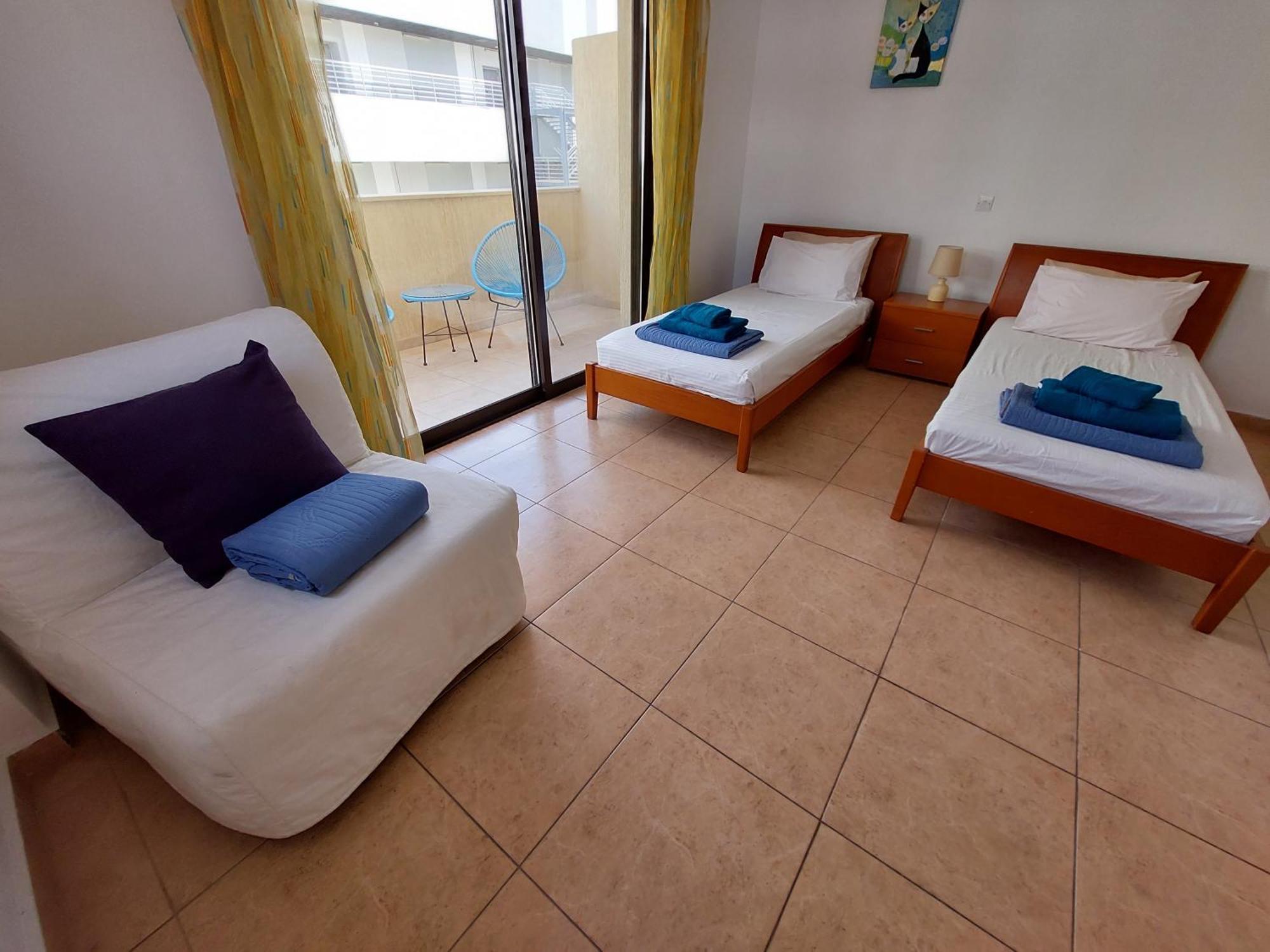 Pool Side 2 Bedroom Queens Gardens Complex Paphos Bagian luar foto
