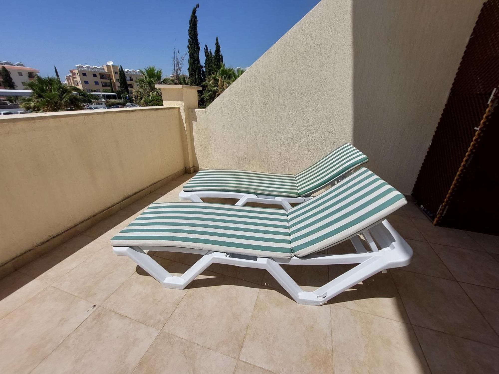 Pool Side 2 Bedroom Queens Gardens Complex Paphos Bagian luar foto