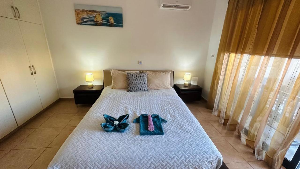 Pool Side 2 Bedroom Queens Gardens Complex Paphos Bagian luar foto