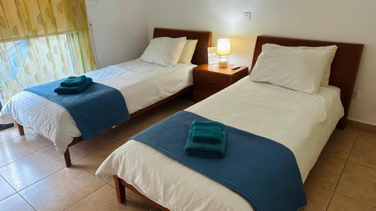 Pool Side 2 Bedroom Queens Gardens Complex Paphos Bagian luar foto